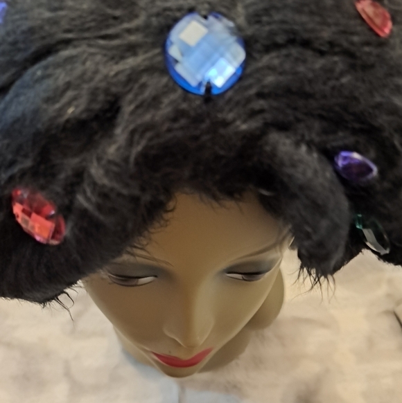 Faux Fur Scarf With A Bow & Gems - Picture 6 of 7